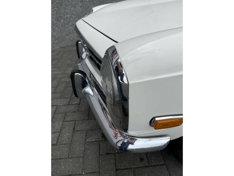 Image 21/50 of Mercedes-Benz 280 SL (1969)