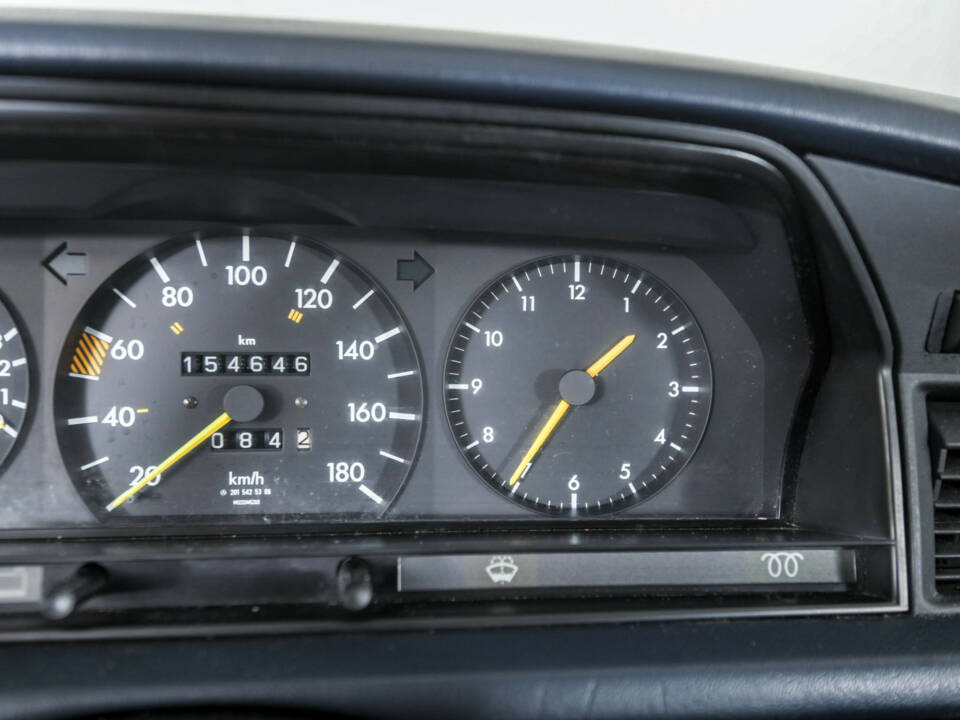 Image 31/50 of Mercedes-Benz 190 D (1986)