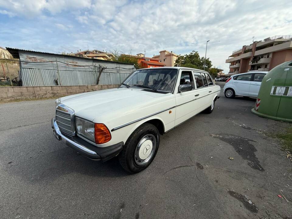 Bild 40/50 von Mercedes-Benz 240 D (1979)