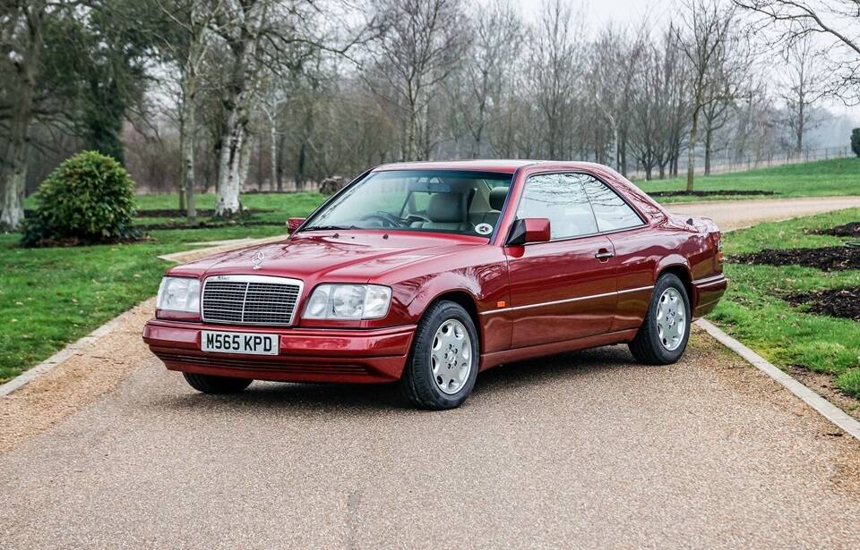 Immagine 1/47 di Mercedes-Benz E 220 (1995)