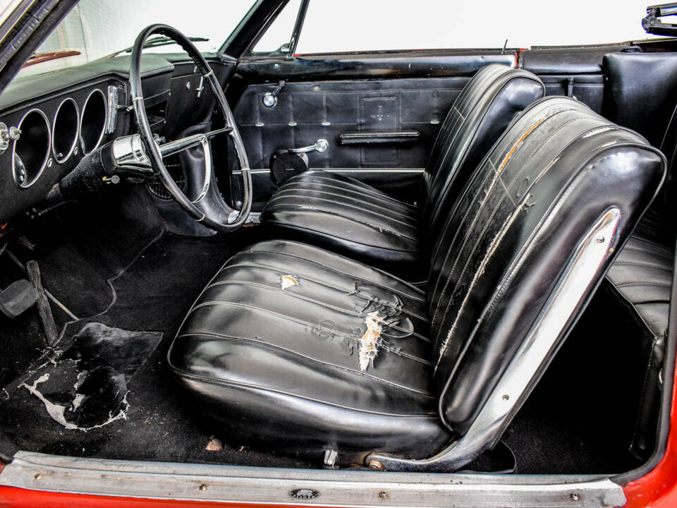 Image 25/50 of Chevrolet Corvair Monza Convertible (1966)