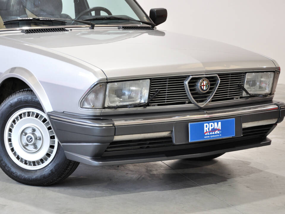 Immagine 13/40 di Alfa Romeo Alfa 6 - 2.0 (1986)