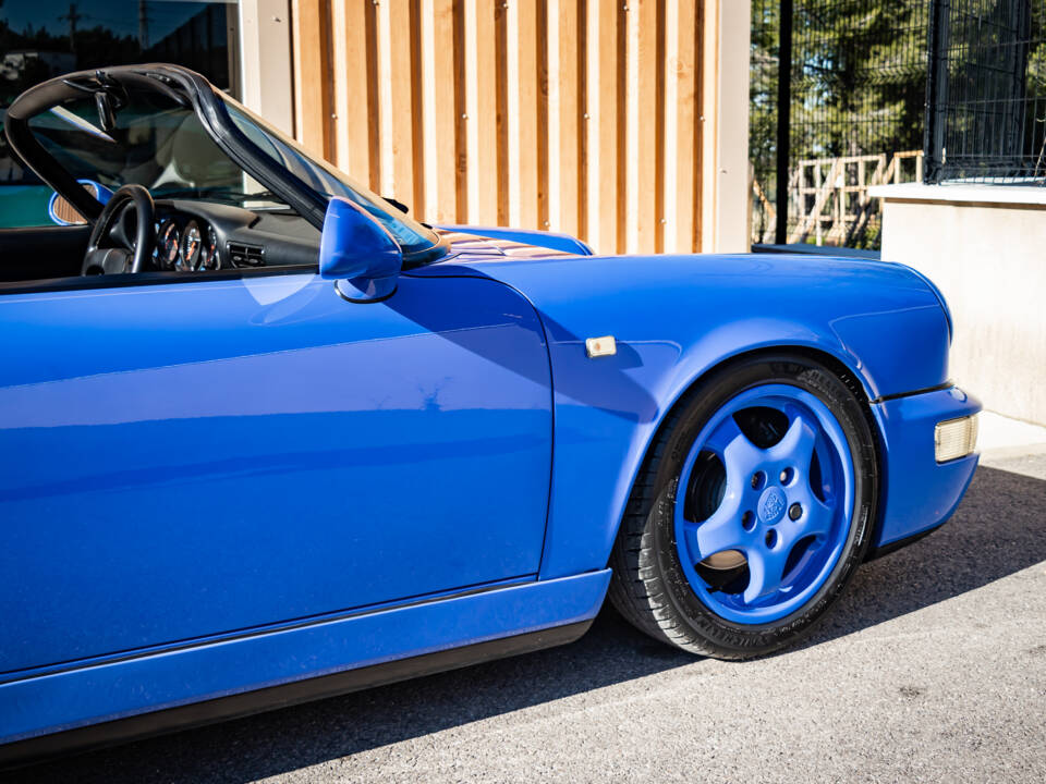 Immagine 23/49 di Porsche 911 Speedster (1993)