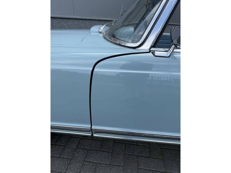 Image 17/43 de Mercedes-Benz 280 SL (1969)