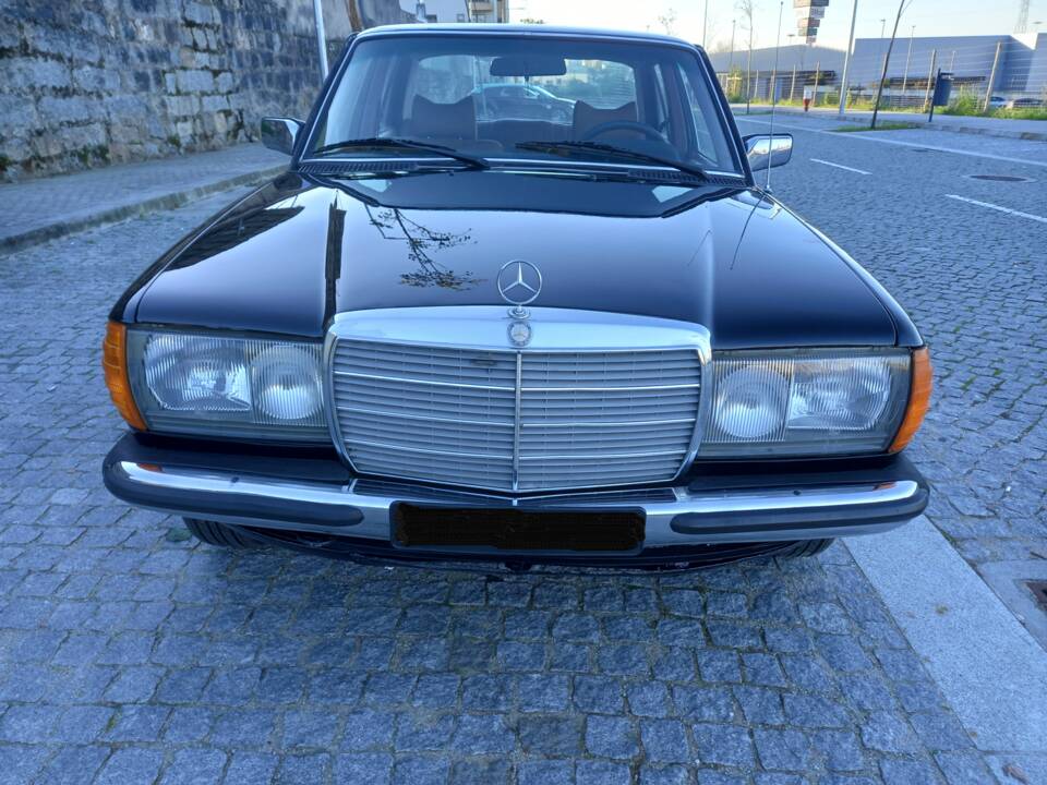 Afbeelding 10/40 van Mercedes-Benz 240 D (1982)