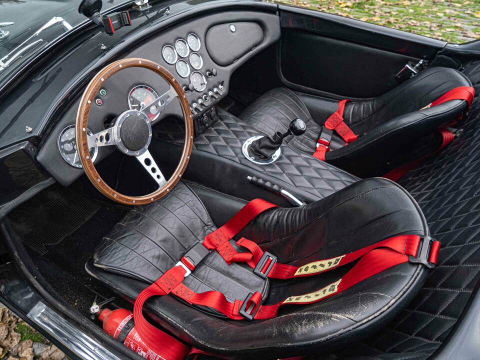 Image 2/8 of Dax Tojeiro 427 (1992)