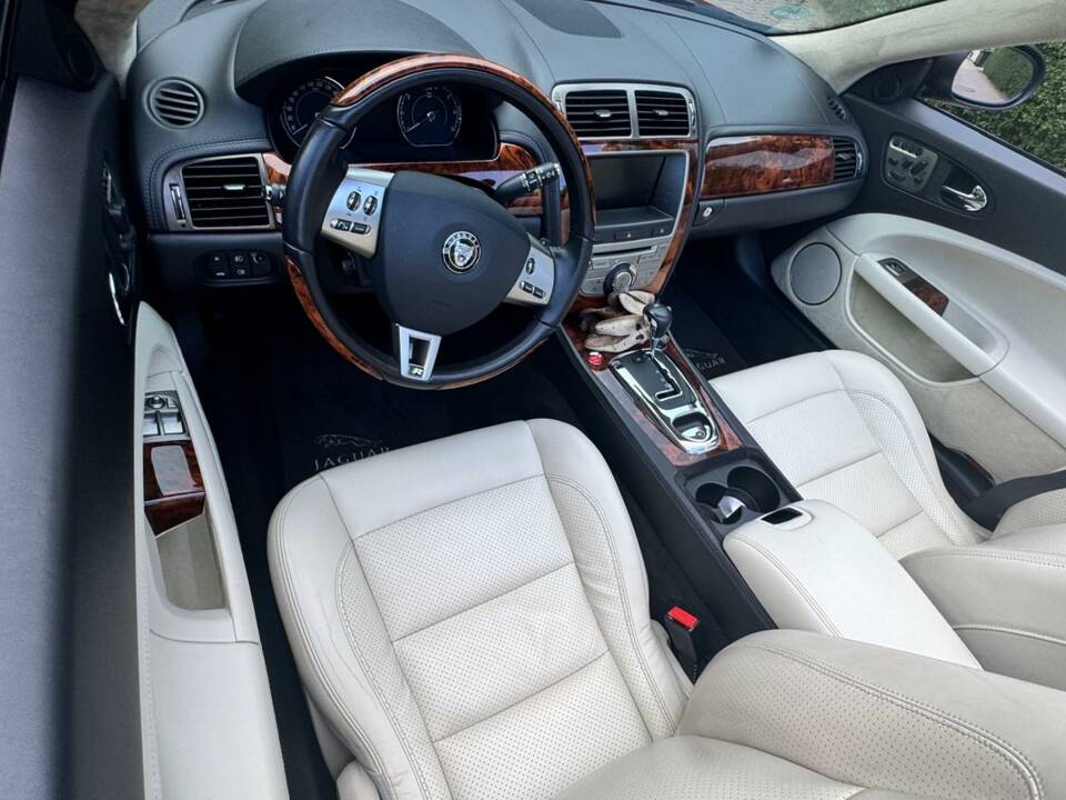 Image 8/14 of Jaguar XKR (2008)