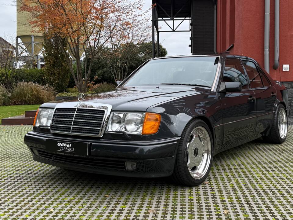 Bild 1/27 von Mercedes-Benz 500 E (1992)