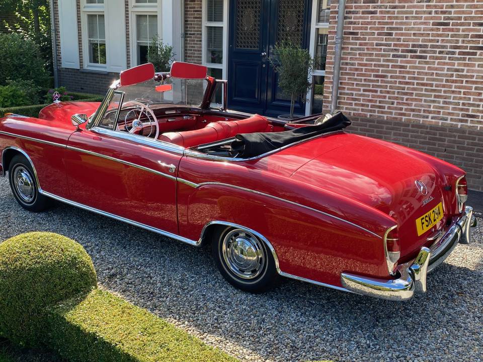 Immagine 13/25 di Mercedes-Benz 220 S Cabriolet (1959)