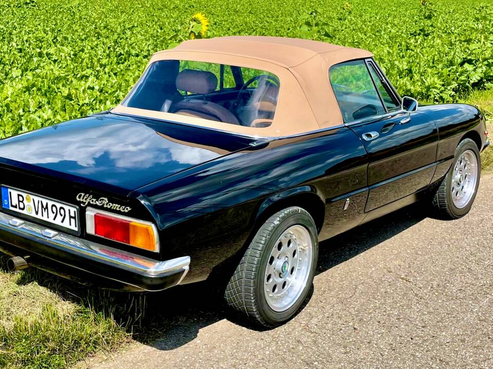Bild 6/16 von Alfa Romeo 2000 Spider Veloce (1981)