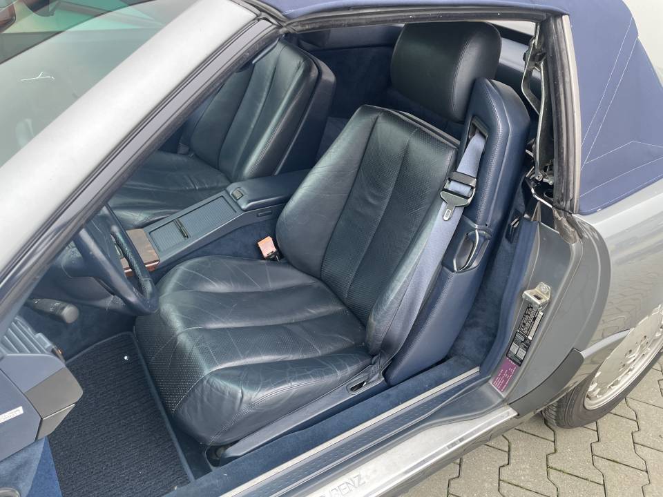 Image 22/46 of Mercedes-Benz 500 SL (1990)