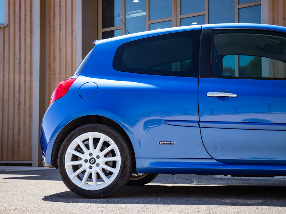 Image 10/40 of Renault Clio Gordini R.S. (2012)