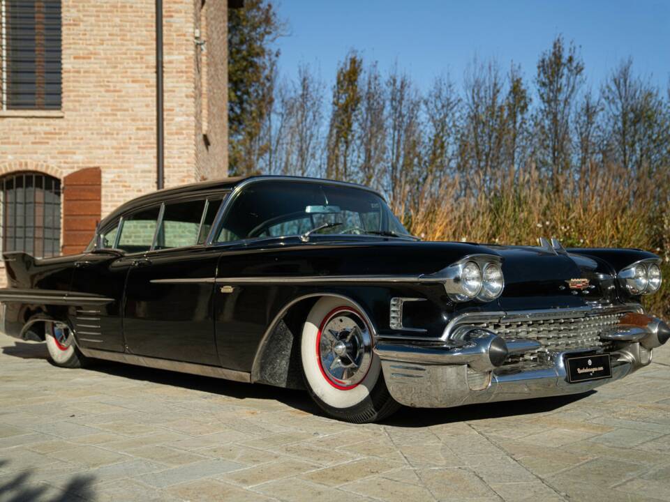 Bild 2/50 von Cadillac 62 Sedan DeVille (1958)