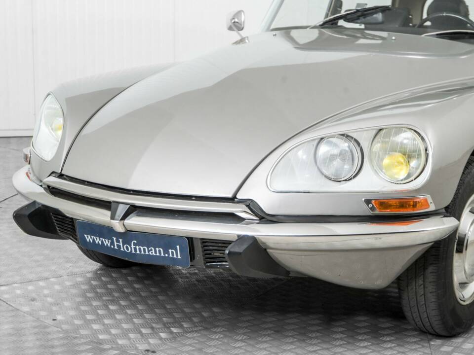 Image 18/50 of Citroën D Spécial (1971)