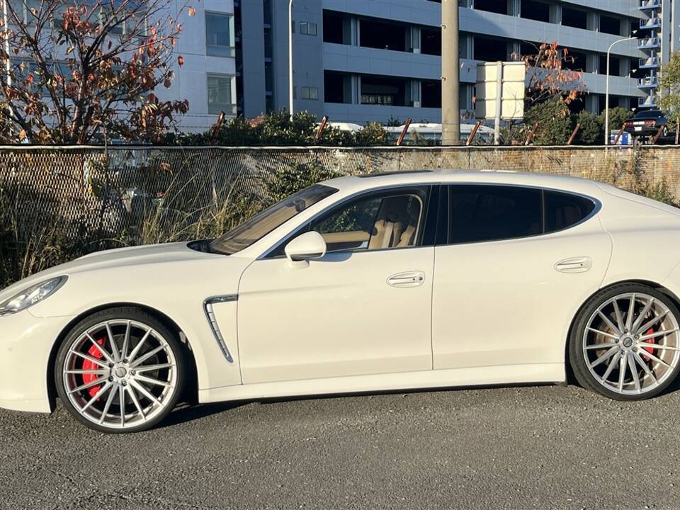 Immagine 2/40 di Porsche Panamera Turbo (2009)