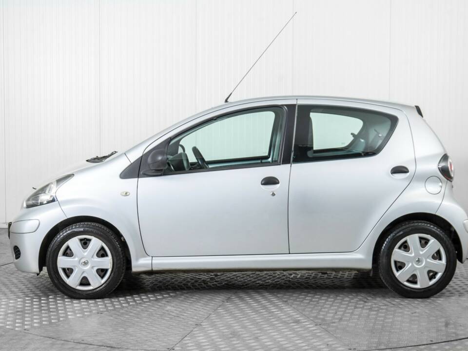 Image 9/48 of Toyota Aygo (2010)