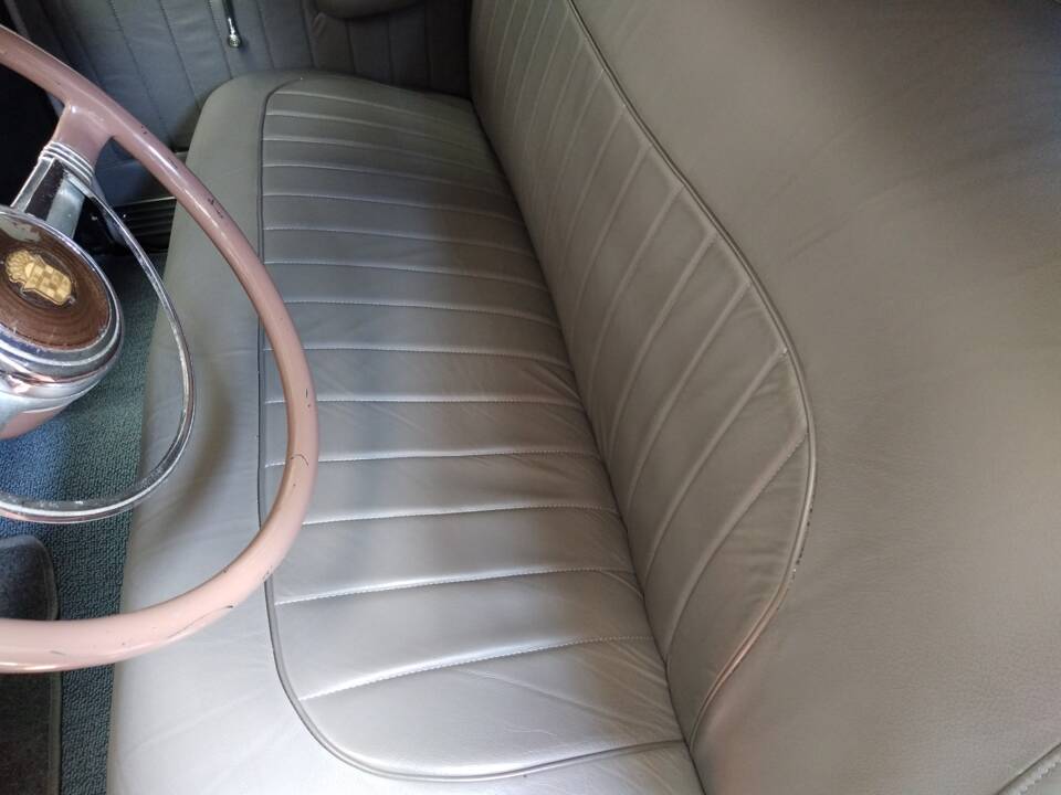 Image 28/50 of Cadillac 61 Sedan (1941)