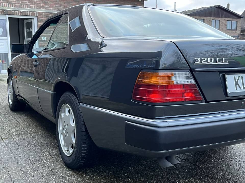 Image 20/68 of Mercedes-Benz 320 CE (1993)