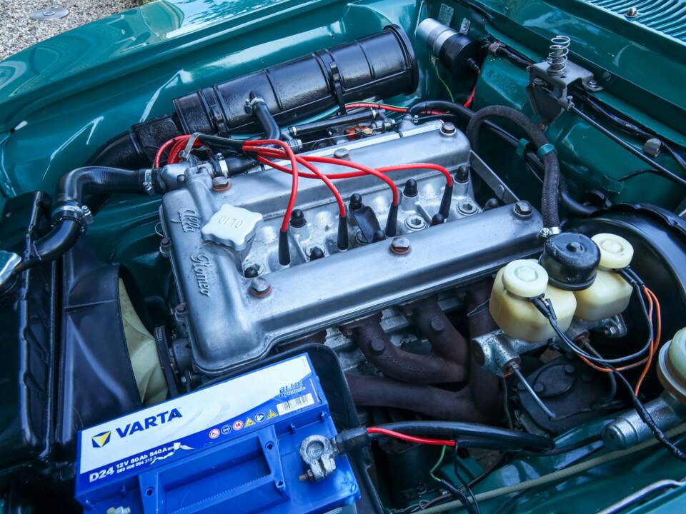 Bild 16/50 von Alfa Romeo Giulia 1300 GT Junior (1972)