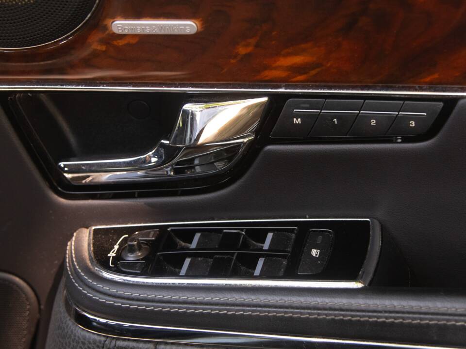 Immagine 8/37 di Jaguar XJ 5.0 (2011)