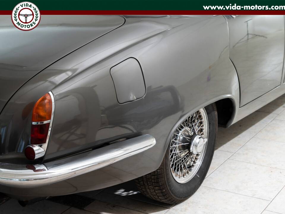 Image 3/15 de Jaguar Mk II 3.4 (1967)