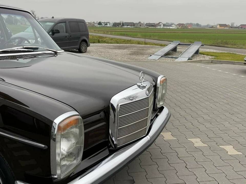 Bild 4/25 von Mercedes-Benz 200 (1969)