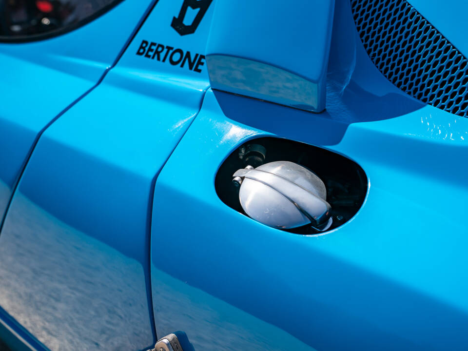 Image 27/46 of Lancia Stratos HF Stradale (1975)