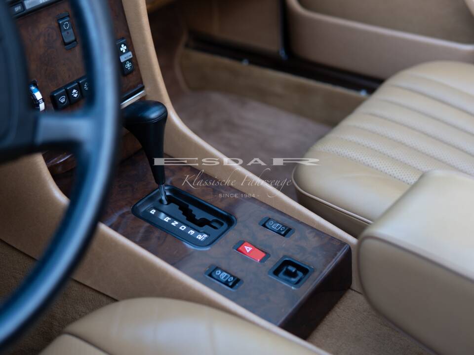Image 26/37 of Mercedes-Benz 560 SL (1989)