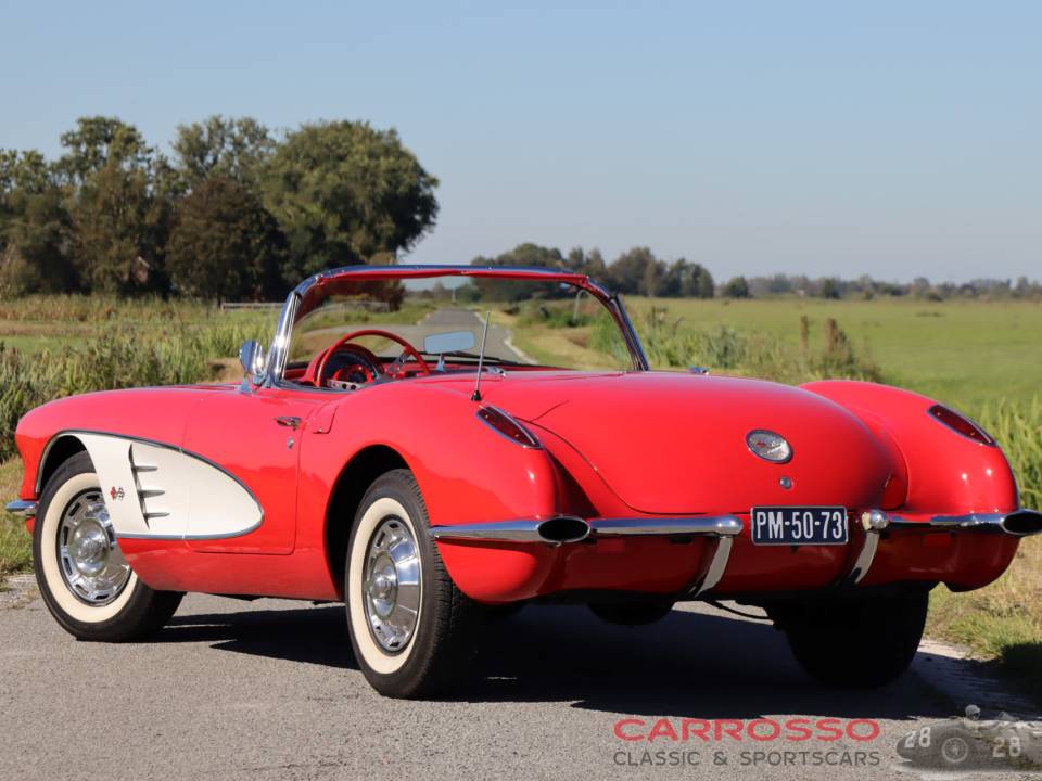 Image 2/48 of Chevrolet Corvette (1960)