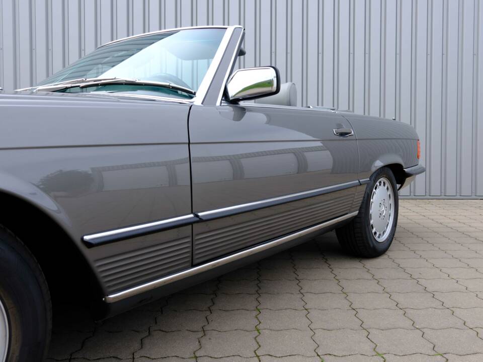 Image 41/97 de Mercedes-Benz 560 SL (1987)