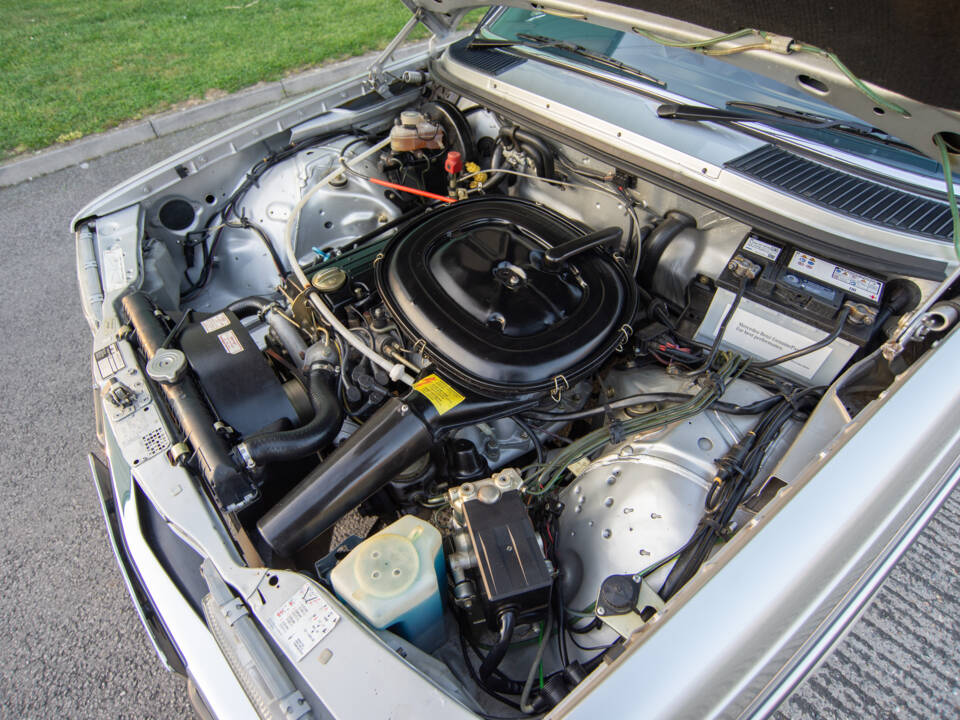 Immagine 23/28 di Mercedes-Benz 230 CE (1984)