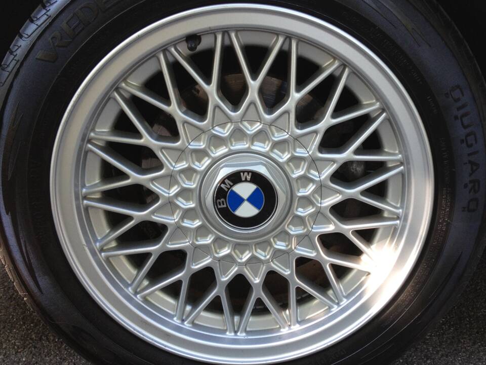 Bild 50/50 von BMW 325i (1989)