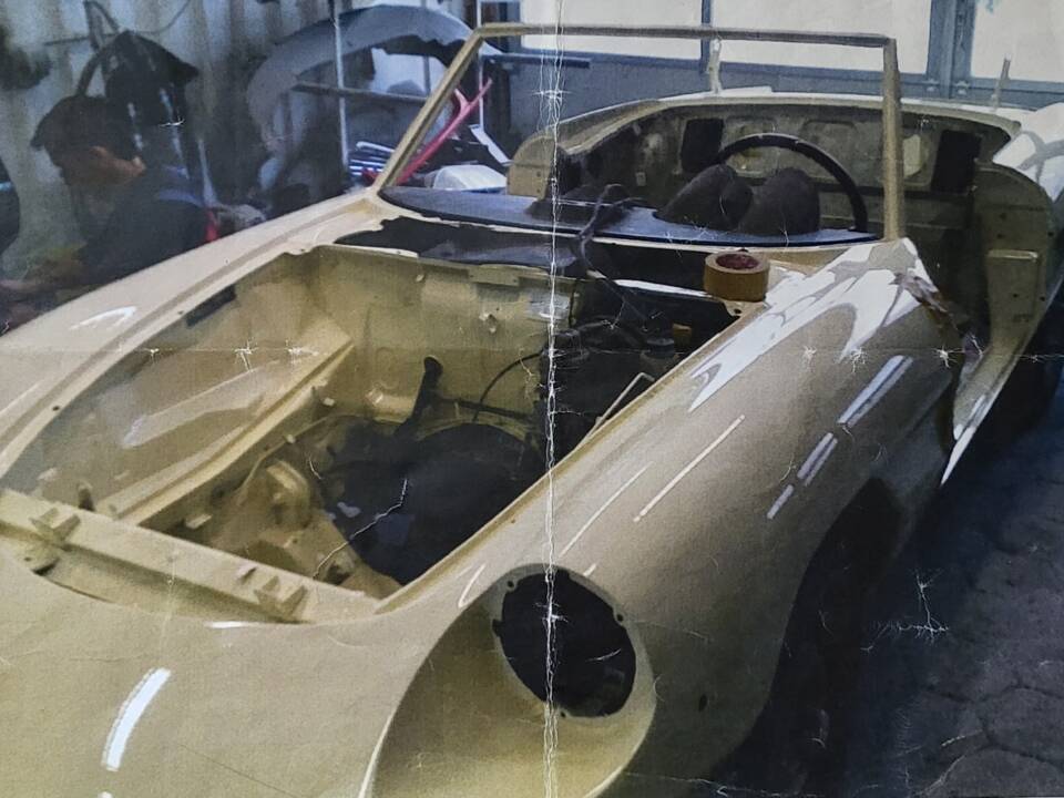 Der Alfa wurde vor einigen Jahren komplett restauriert. Dies ist eines der Fotos aus der Restauration.