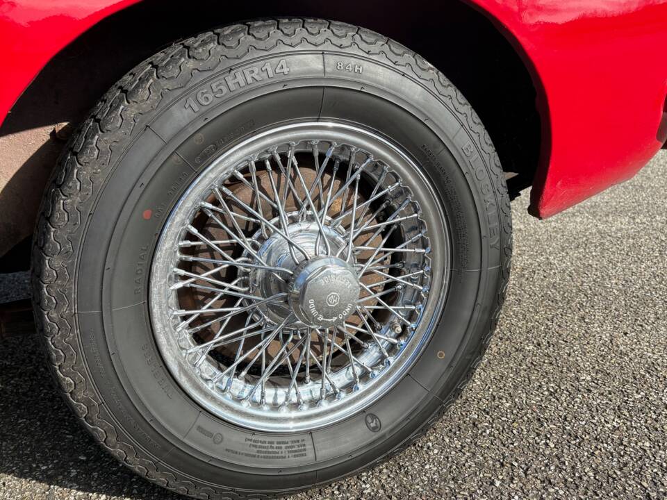 Image 21/23 of MG MGB GT (1968)