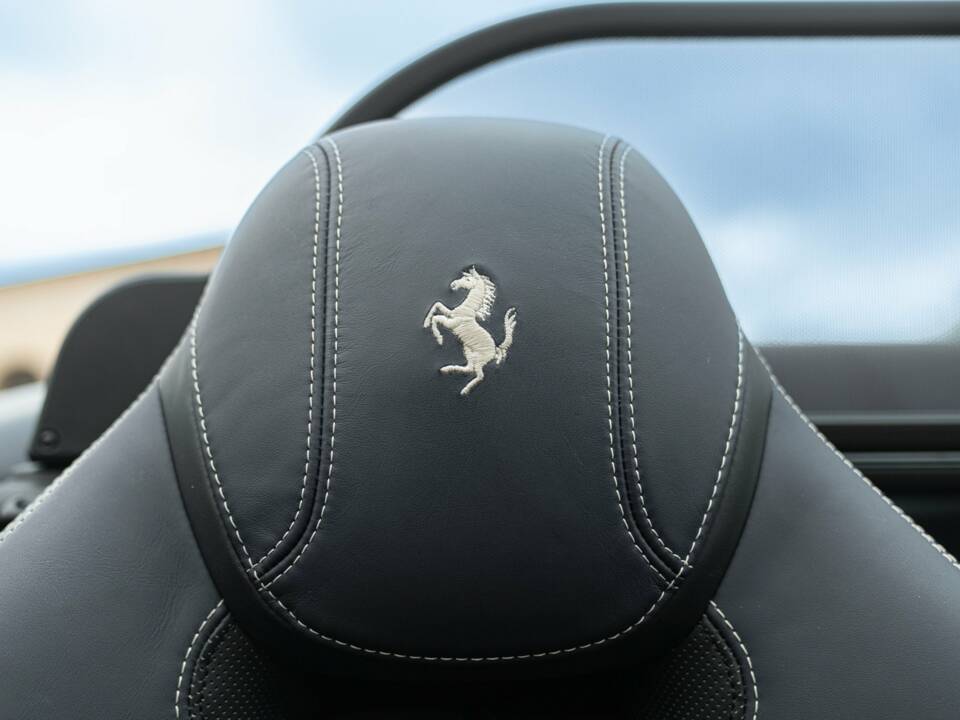 Bild 45/50 von Ferrari California T (2014)