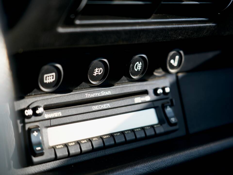 Image 32/46 of Porsche 911 Carrera (1997)