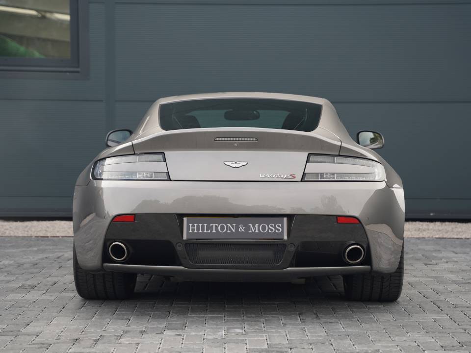 Immagine 8/50 di Aston Martin V12 Vantage S (2014)