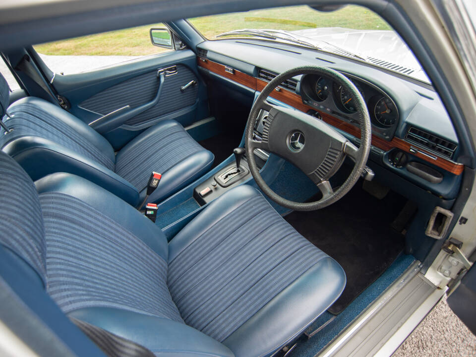 Immagine 10/32 di Mercedes-Benz 280 SE (1975)