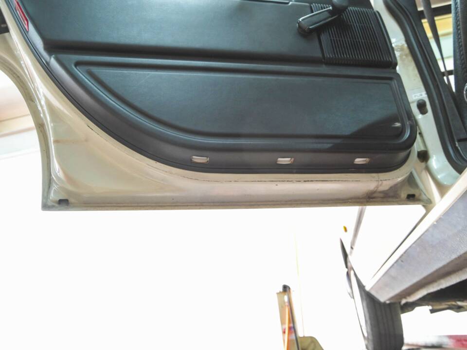 Image 43/50 of Volvo 740 GL (1987)