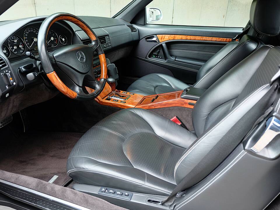 Imagen 11/13 de Mercedes-Benz SL 320 &quot;Final Edition&quot; (2001)