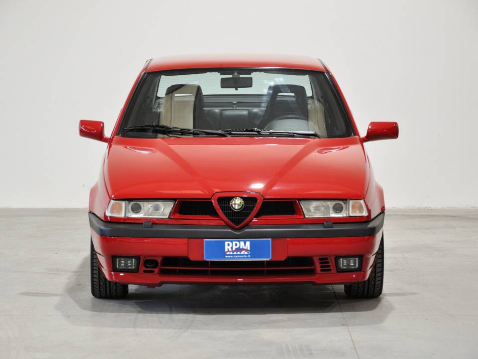 Imagen 2/30 de Alfa Romeo 155  2.0 Q4 4x4 (1992)