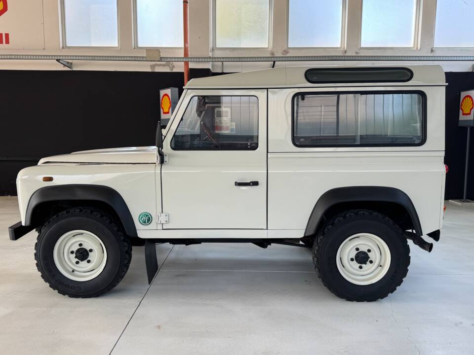 Bild 21/61 von Land Rover Defender 90 Td5 (2000)