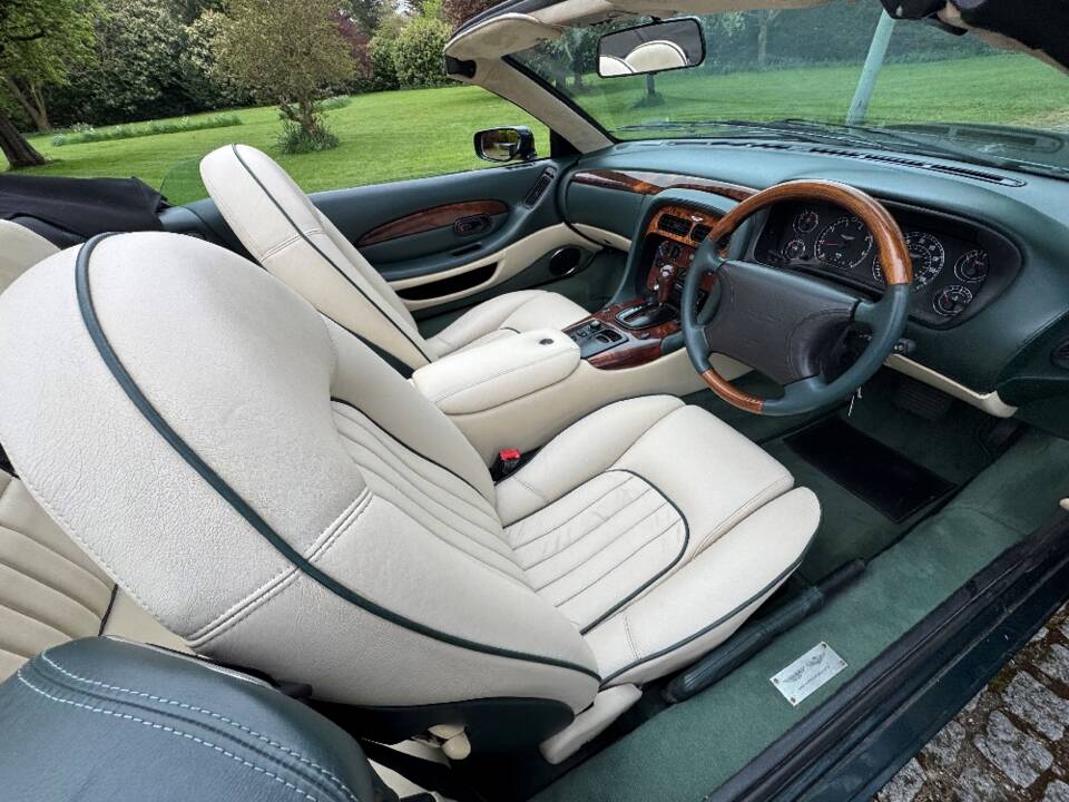 Image 35/44 of Aston Martin DB 7 Volante (1998)