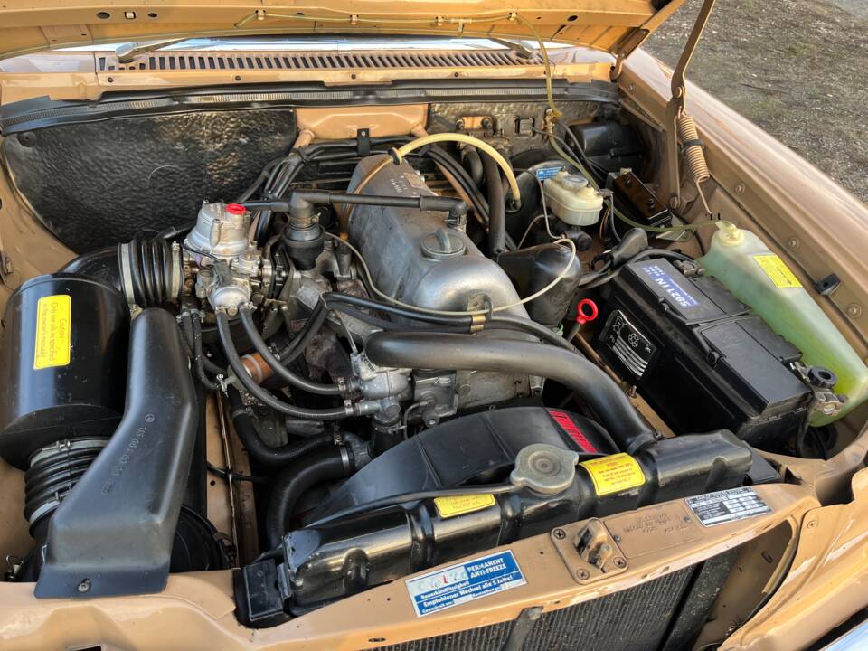 Bild 6/8 von Mercedes-Benz 200 (1975)