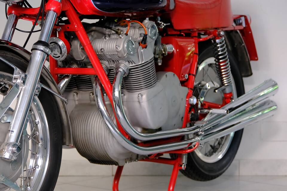 Image 39/99 of MV Agusta 750 Sport (1971)