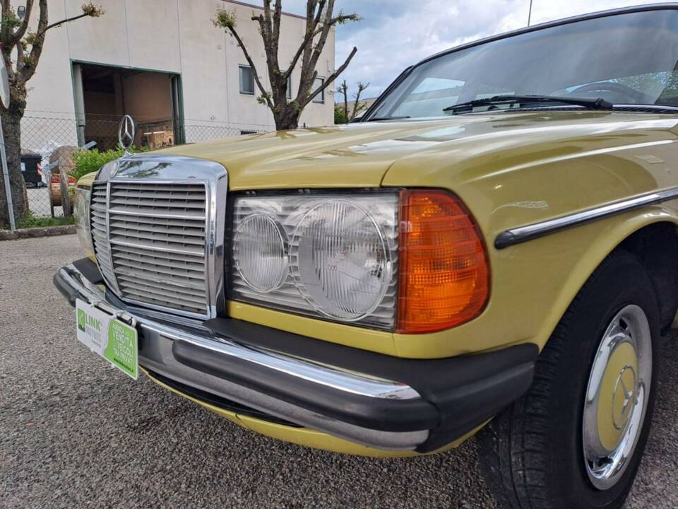 Bild 7/49 von Mercedes-Benz 200 (1979)