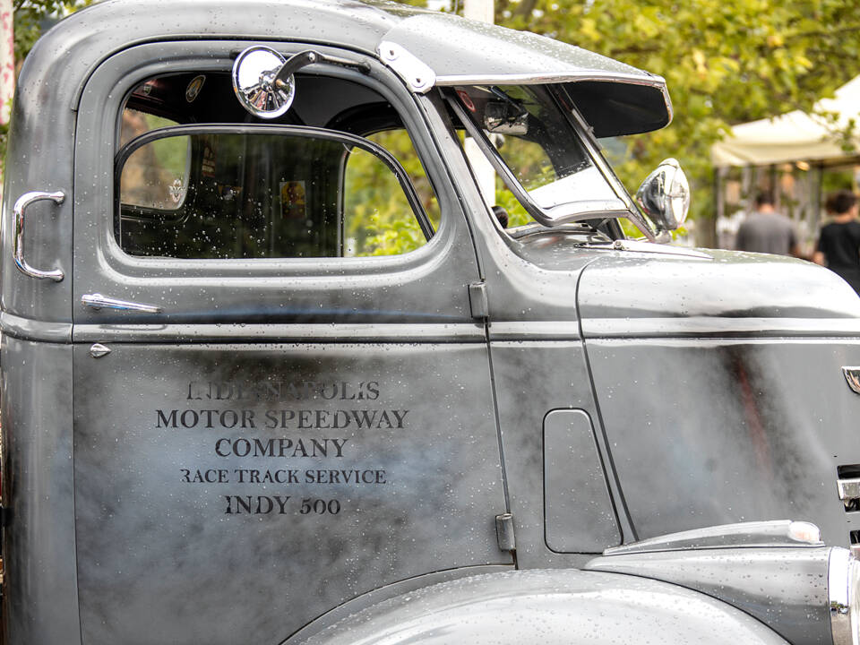 Image 3/8 of Chevrolet COE Truck (1942)