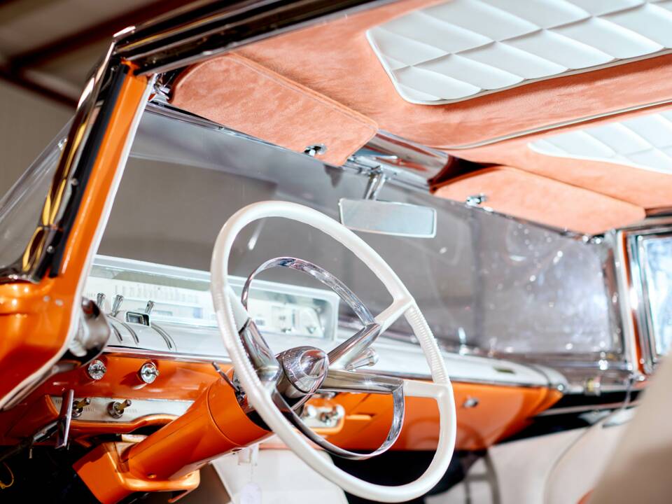 Image 15/34 of Lincoln Premiere Hardtop Coupé (1956)