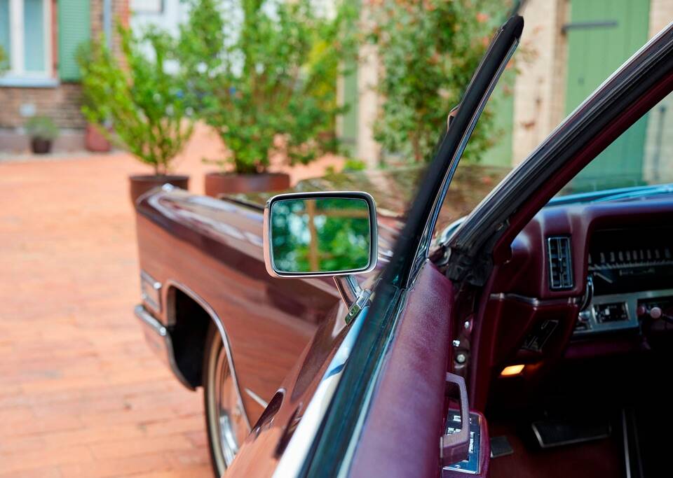 Bild 139/200 von Cadillac Coupe DeVille (1968)