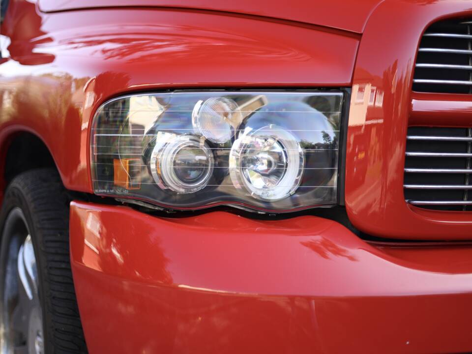 Immagine 49/50 di Dodge Ram SRT 10 (2005)